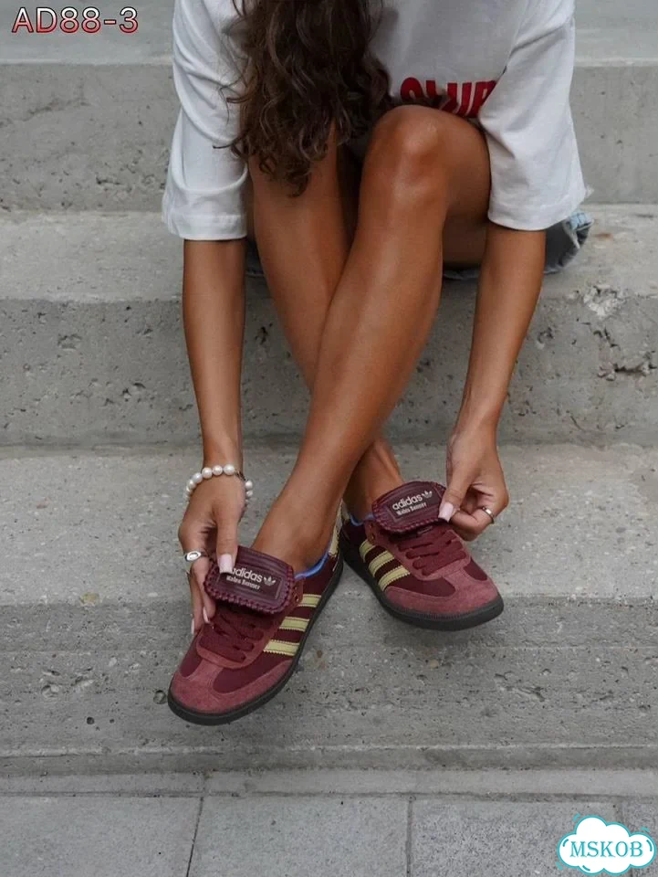Кроссовки женские Adidas фото 3