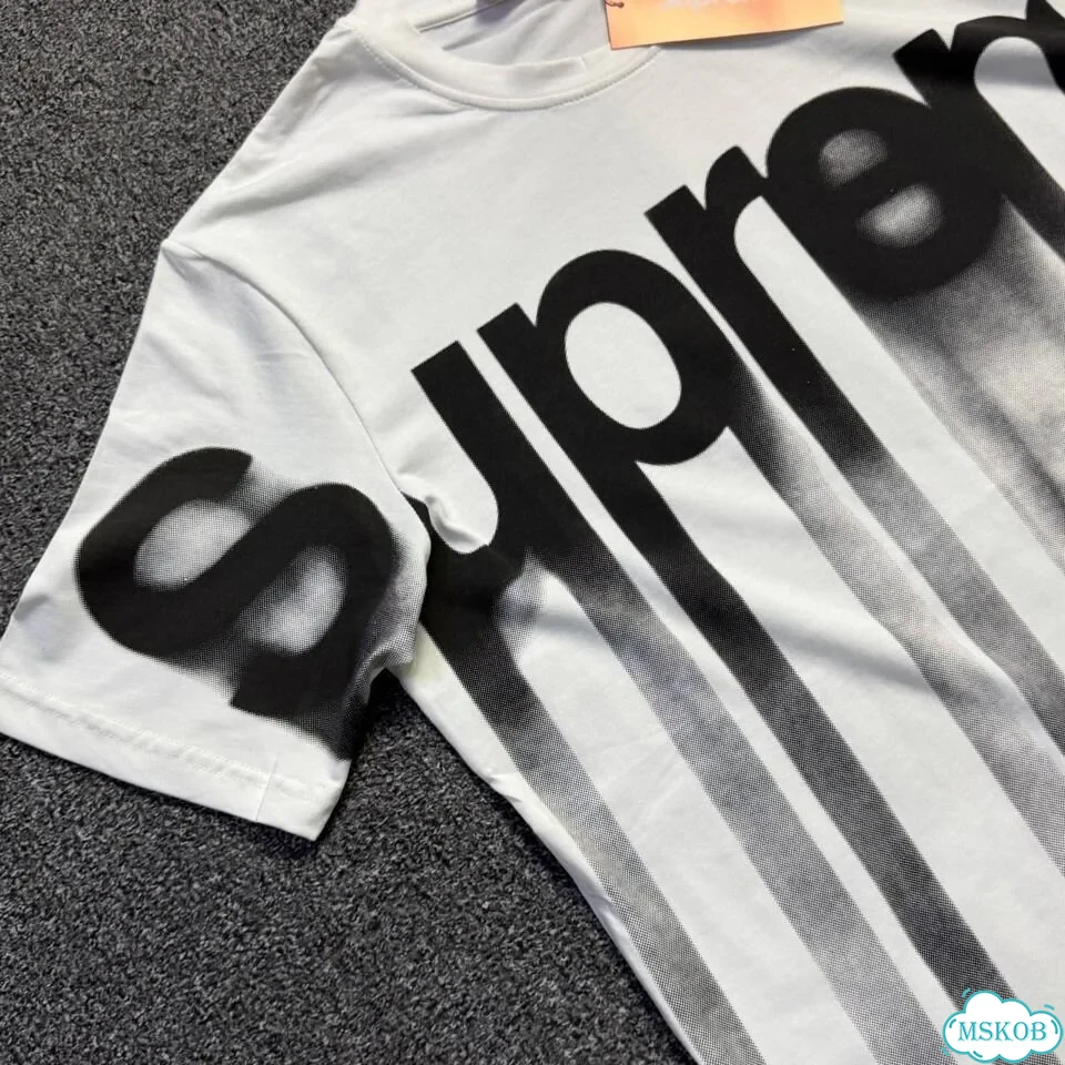 Футболка Supreme Blured Logo с черными буквами фото 2
