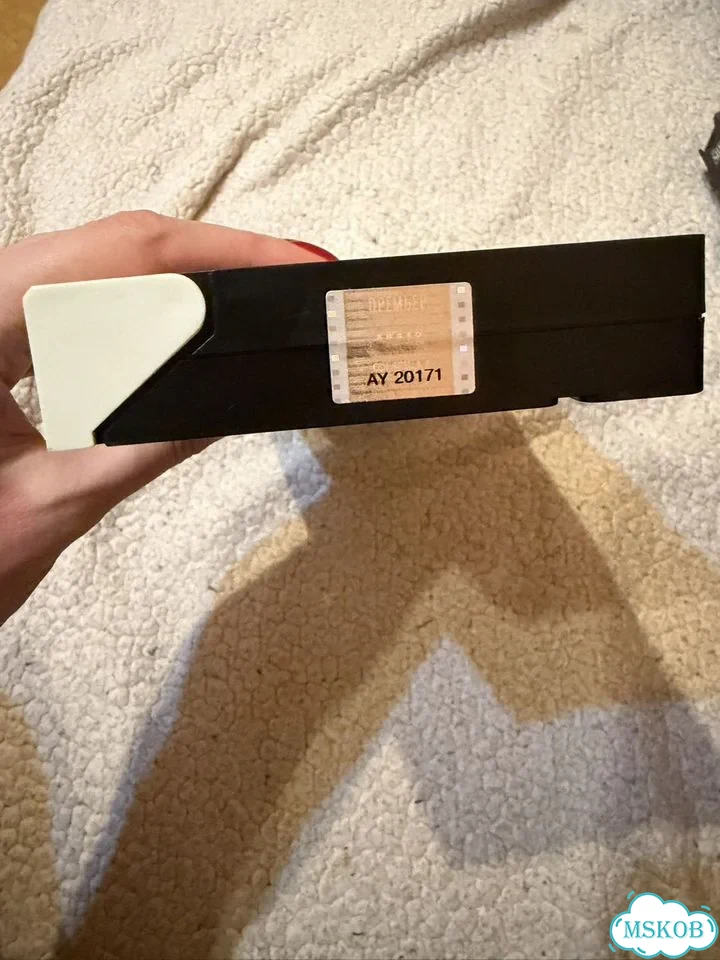 Видеокассета vhs Детсадовский полицейский фото 2