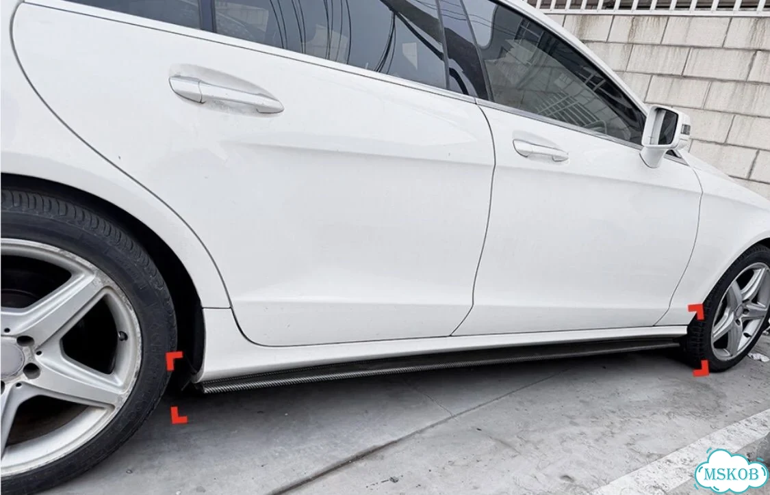Глянцевые пороги на Mercedes C218 фото 2