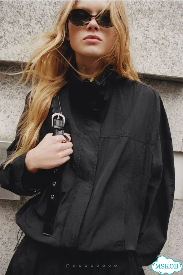 Pull and bear ветровка, черная фото 1