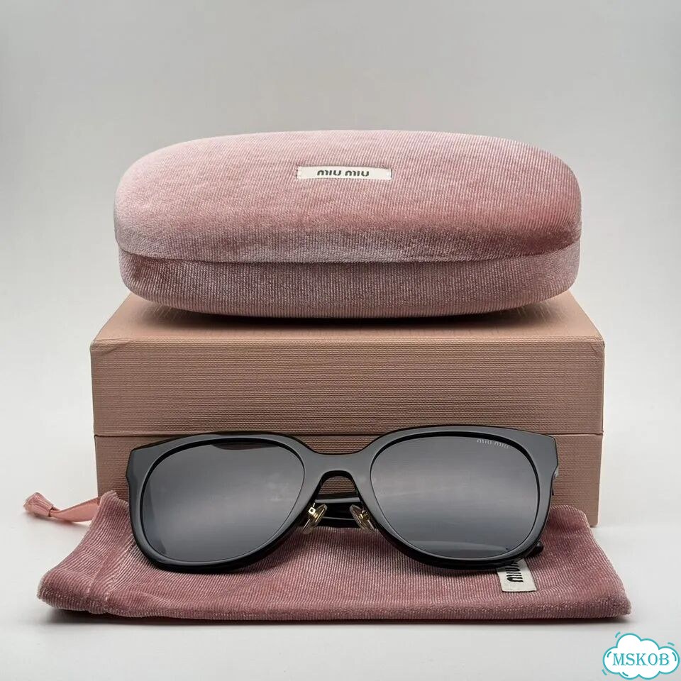 Солнцезащитные очки Miu Miu фото 2