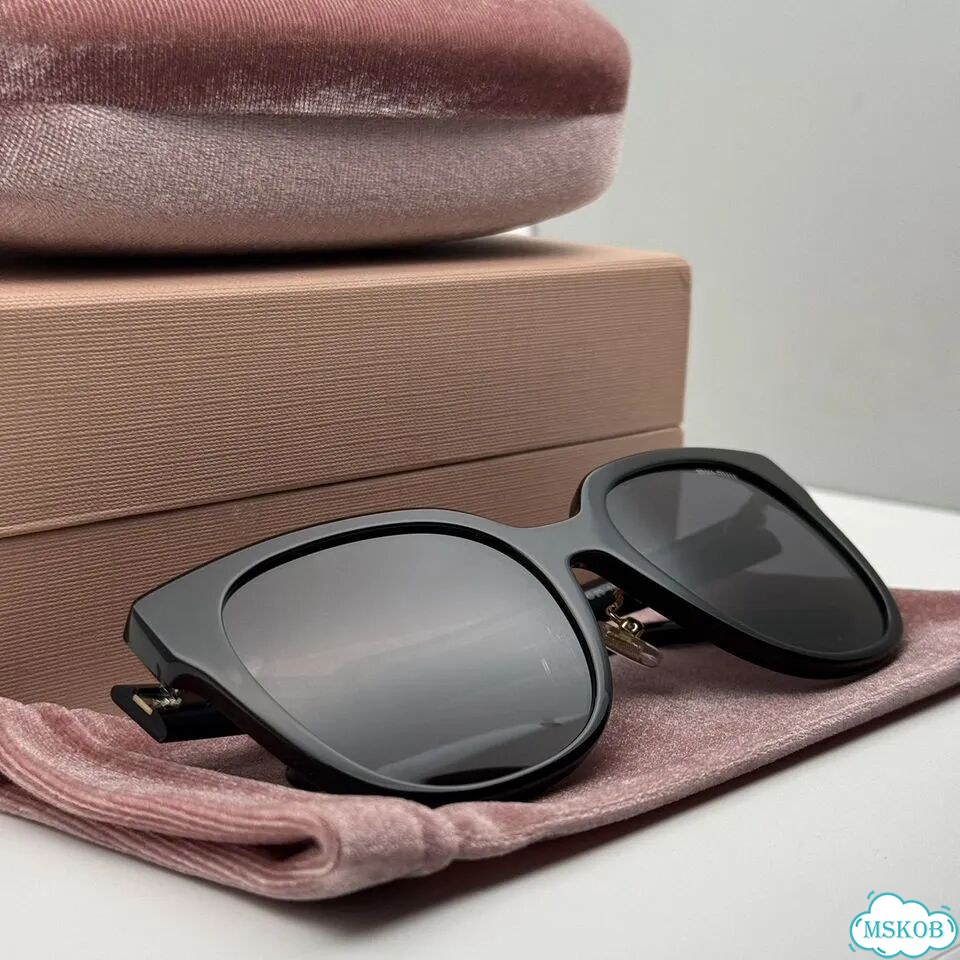 Солнцезащитные очки Miu Miu фото 3