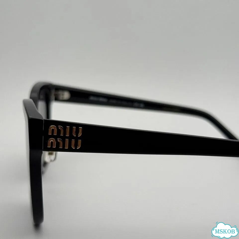 Солнцезащитные очки Miu Miu фото 4