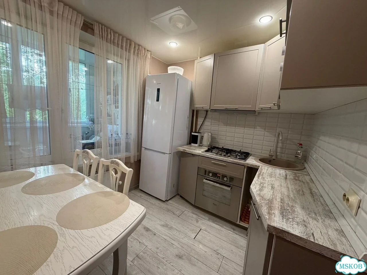 2-к. квартира, 40 м², 4/14 эт. фото 9