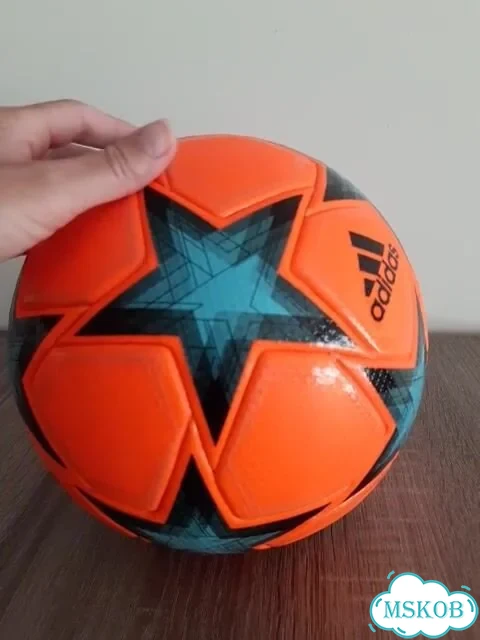 Футбольный мяч Adidas UCL Pro Void Winter Ball фото 1