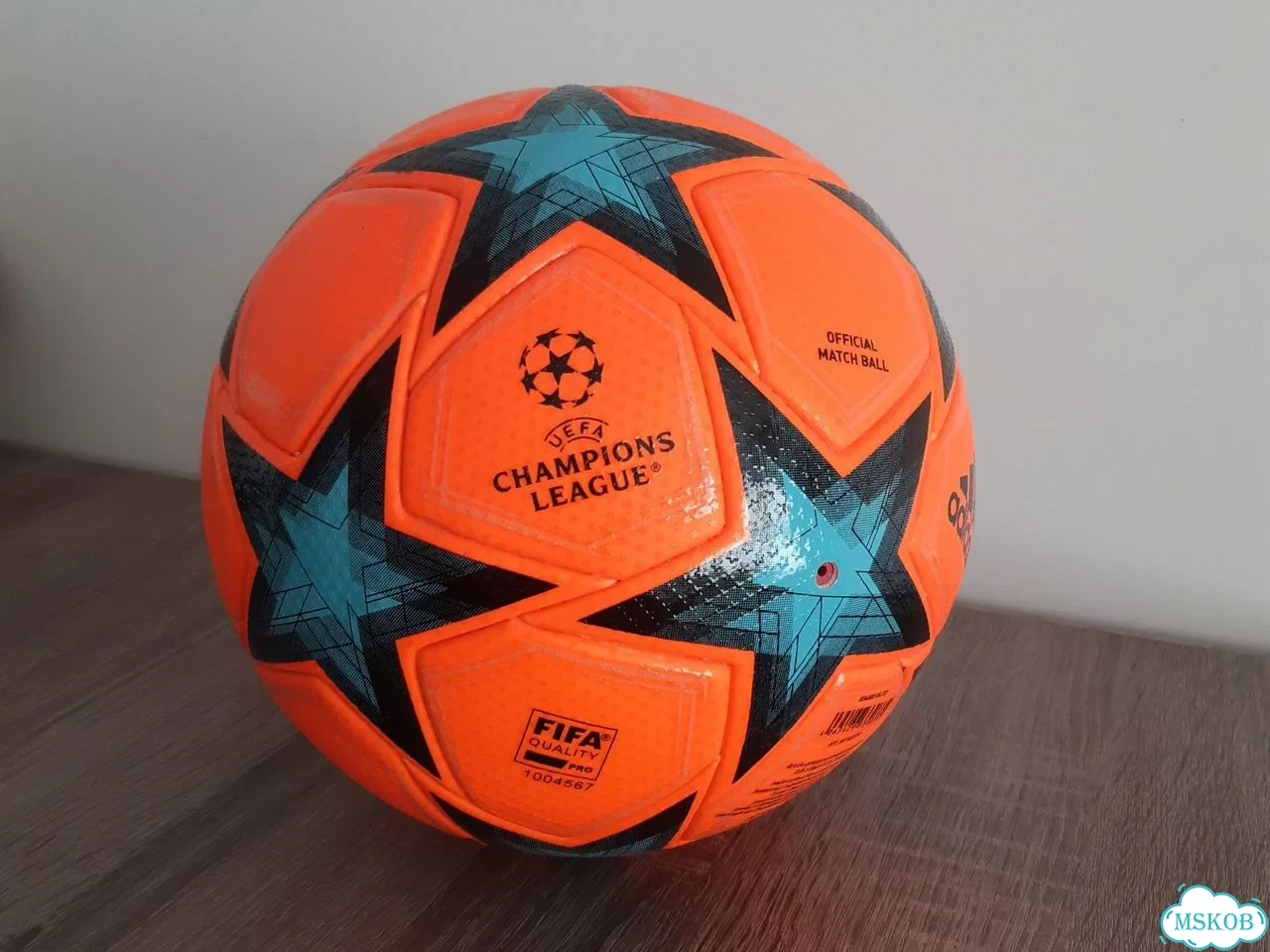 Футбольный мяч Adidas UCL Pro Void Winter Ball фото 4