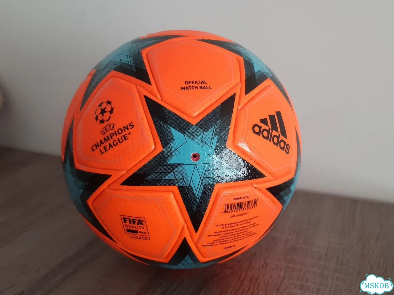Футбольный мяч Adidas UCL Pro Void Winter Ball фото 5