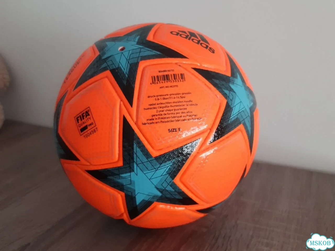 Футбольный мяч Adidas UCL Pro Void Winter Ball фото 7