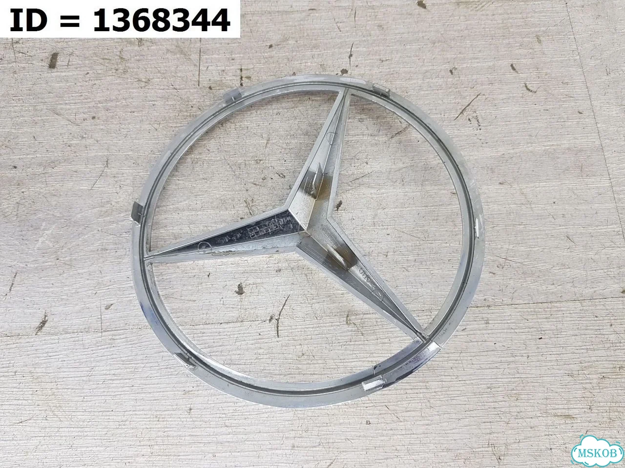 Эмблема Mercedes-Benz CLA C117 2016 фото 3