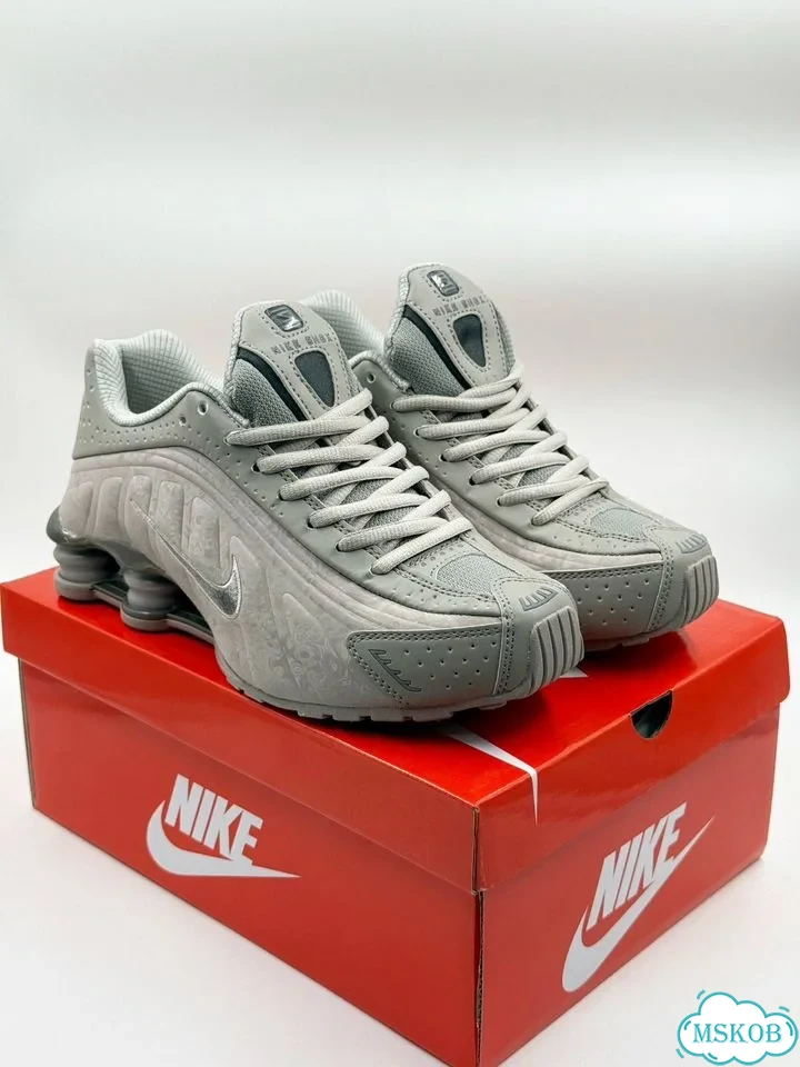Кроссовки Nike Shox R4 фото 3