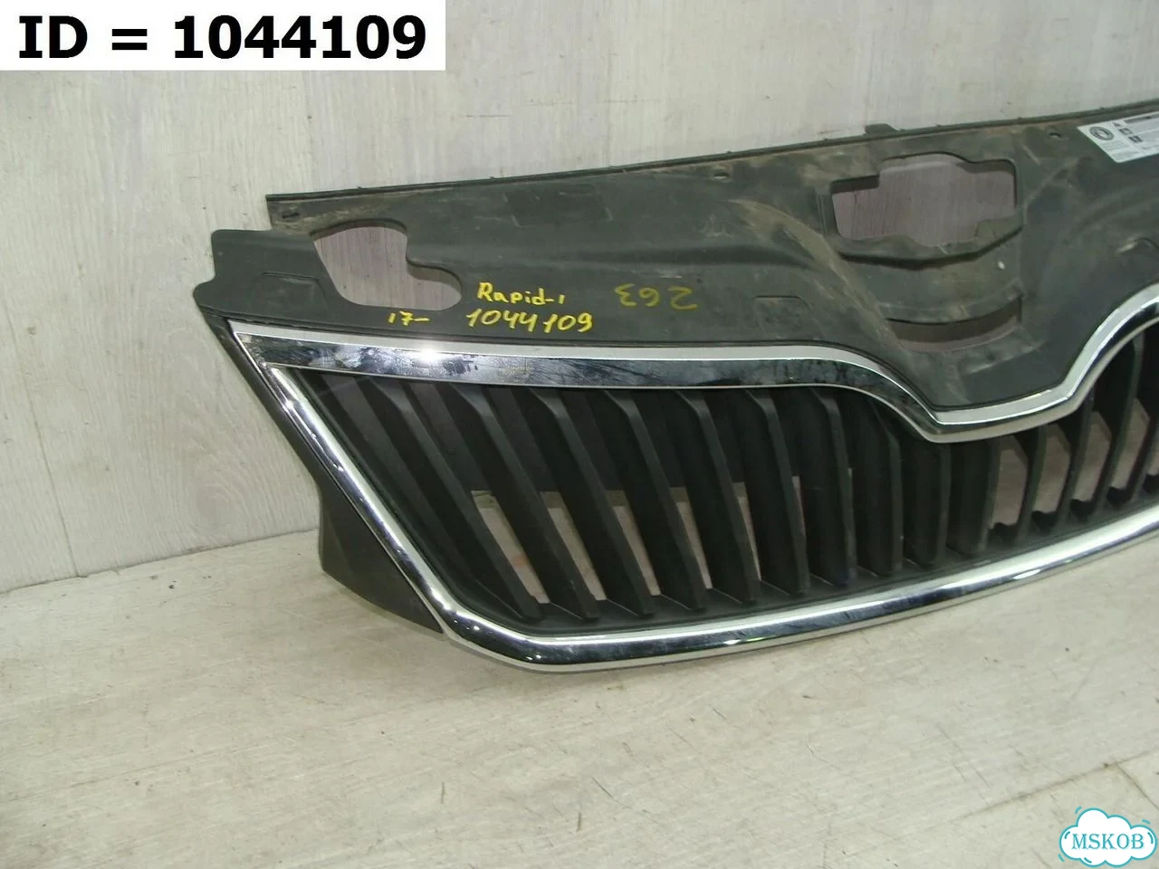 Решетка радиатора Skoda Rapid 1 2012-2020 фото 2