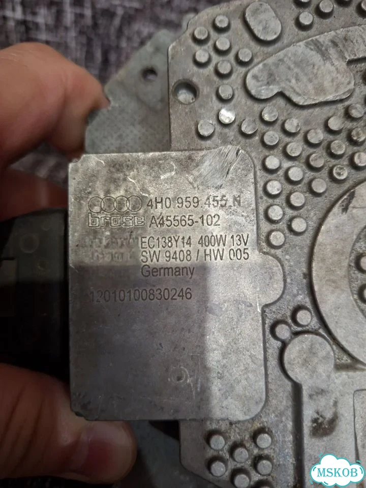 Audi двигатель вентилятора охлаждения. Оригинал фото 2