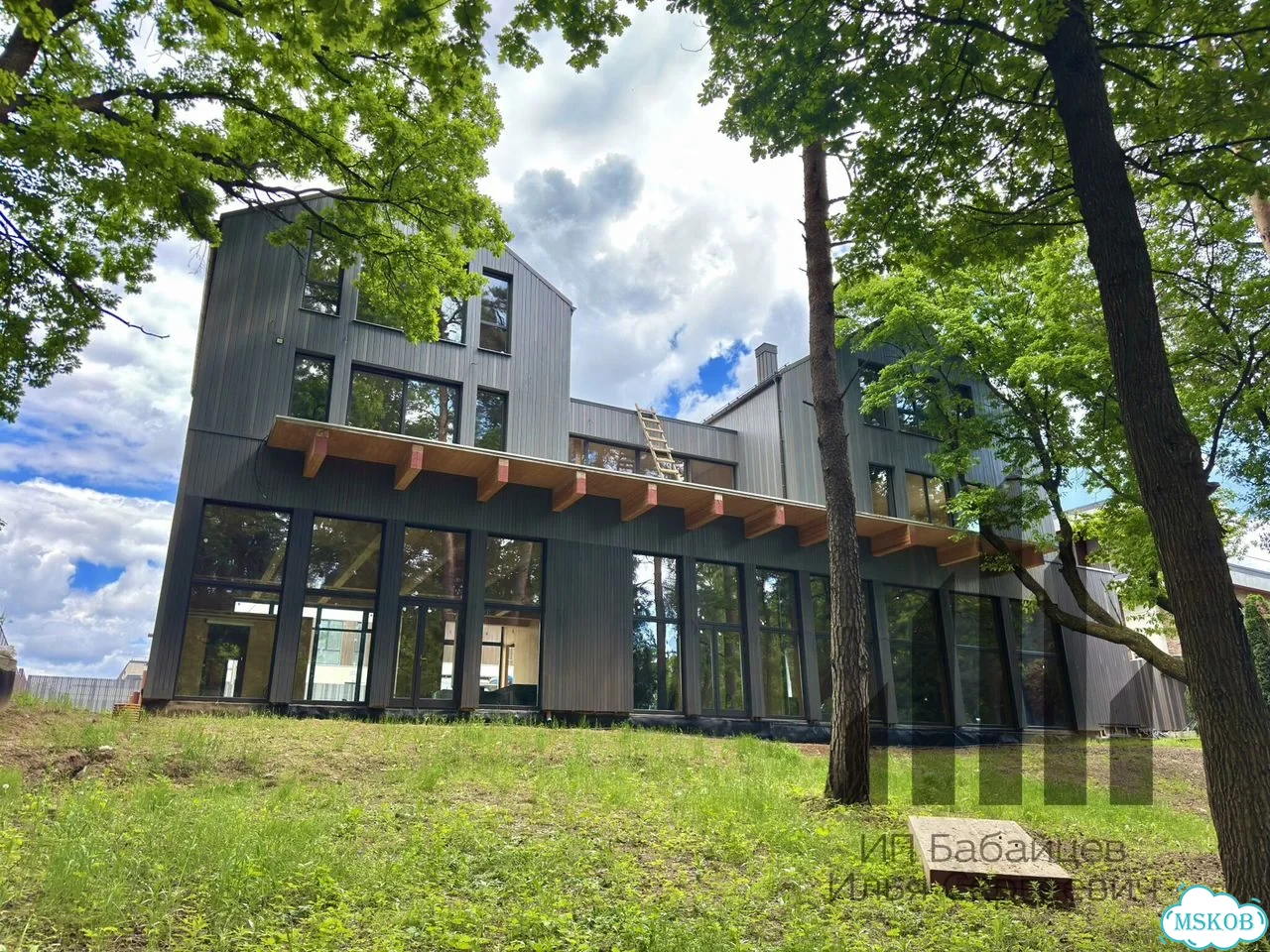 Дом 1130 м² на участке 50 сот. фото 1
