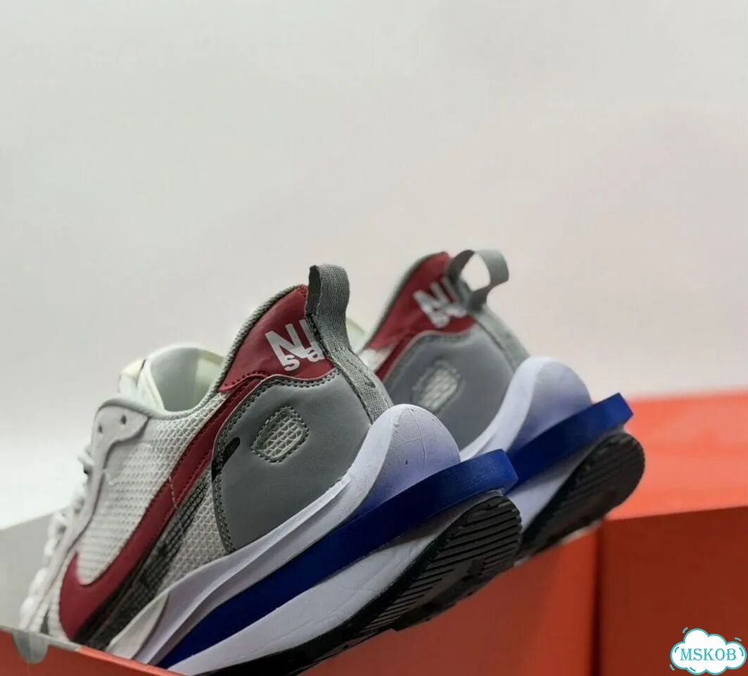 Кроссовки Nike Vaporwaffle Sacai Sport Fuchsia фото 1
