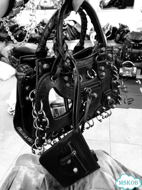 Сумка кожаная черная авангард стиль Balenciaga фото 1