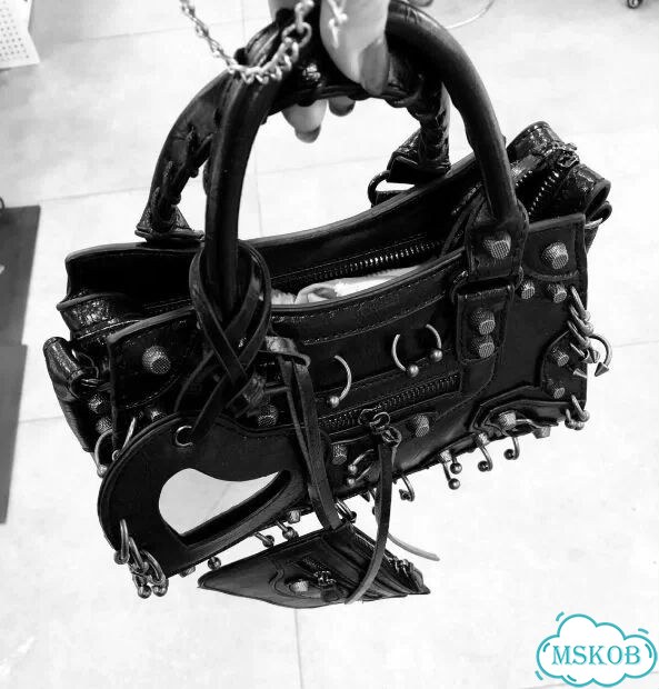 Сумка кожаная черная авангард стиль Balenciaga фото 4