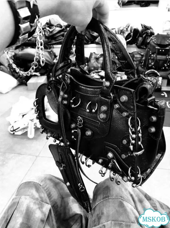 Сумка кожаная черная авангард стиль Balenciaga фото 5