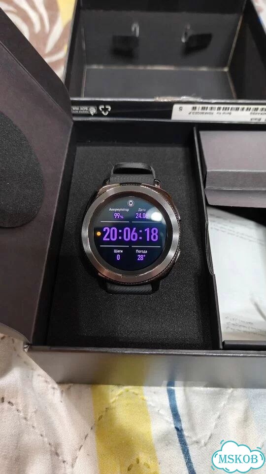 Продаю смарт часы Samsung Galaxy gear sport фото 2