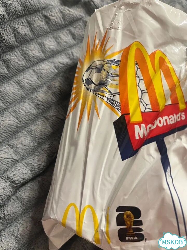 Коллекционные стаканы McDonald’s x FIFA 2026 фото 2