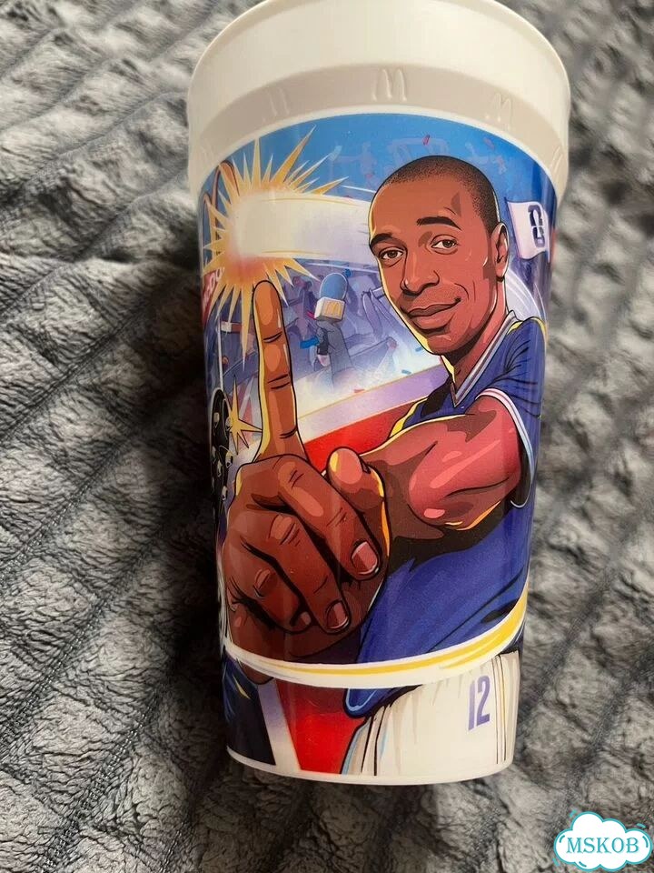 Коллекционные стаканы McDonald’s x FIFA 2026 фото 3