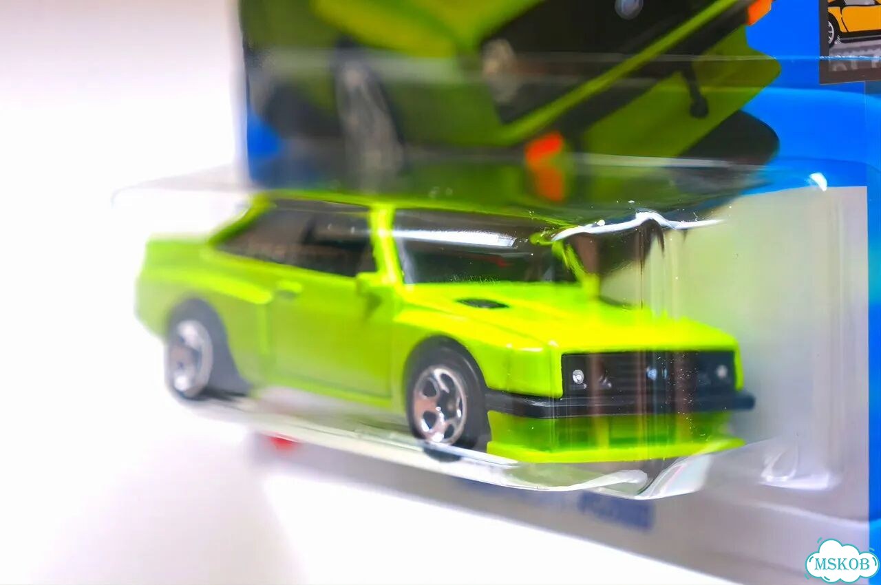 Hot Wheels Ford Escort RS2000 фото 3