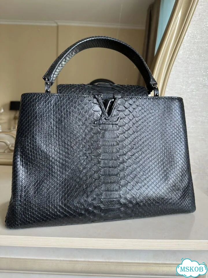 Сумка Louis Vuitton Capucines питон фото 10