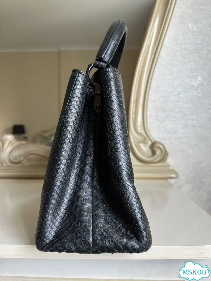 Сумка Louis Vuitton Capucines питон фото 2