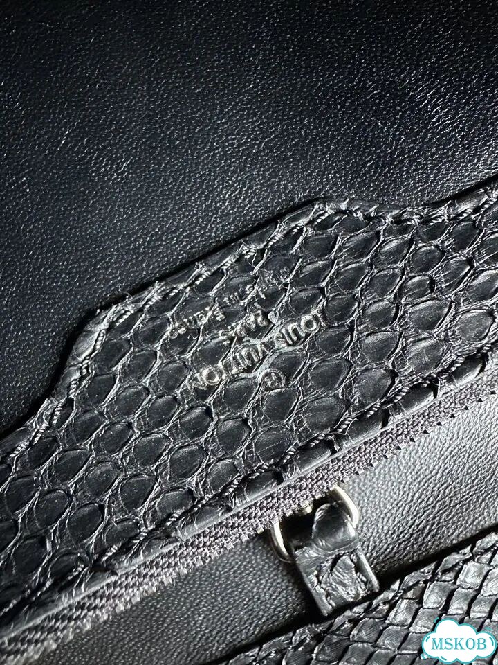 Сумка Louis Vuitton Capucines питон фото 6