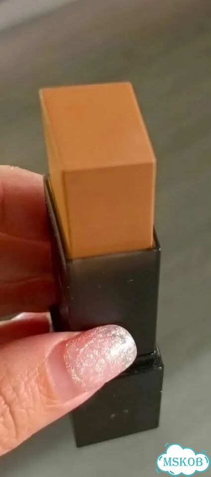 Huda beauty fond de teint stick 410/G brown sugar фото 3