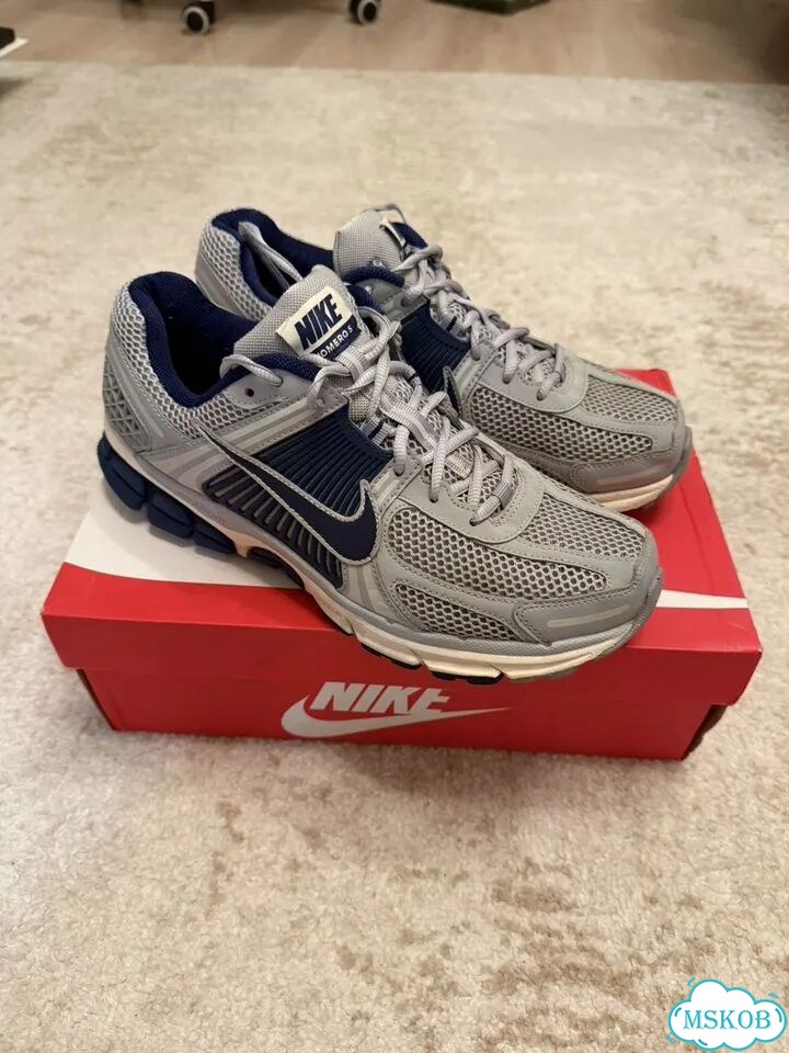 Кроссовки Nike vomero 5 оригинал фото 1
