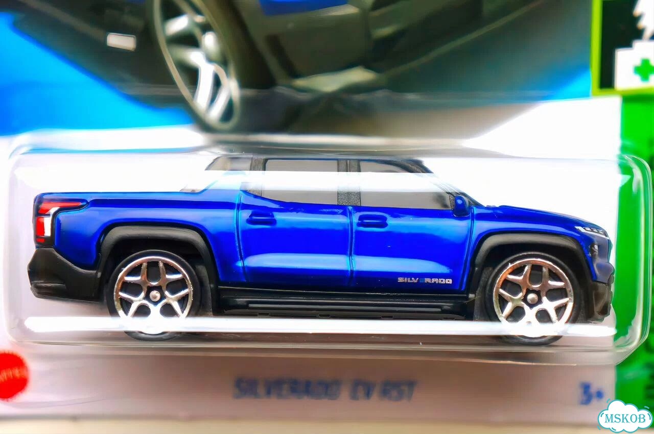 Hot Wheels Chevrolet Silverado EV RST фото 2