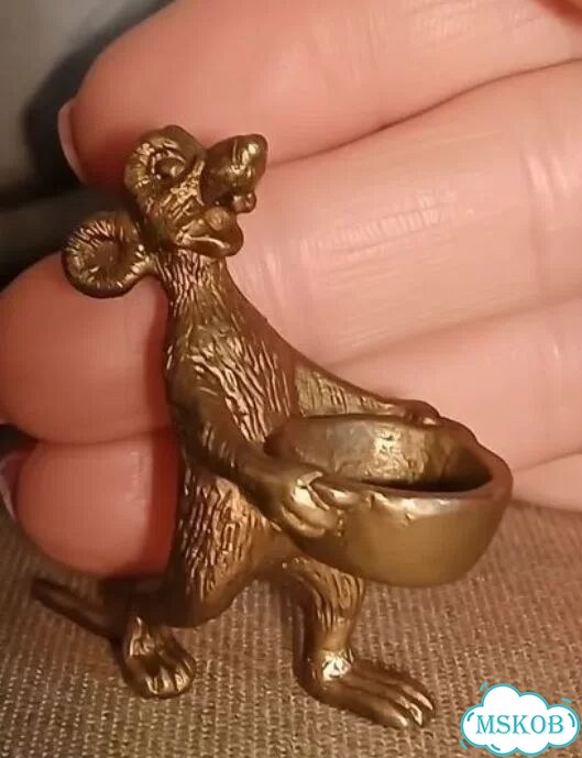 Бронзовая статуэтка мышь с корзиной богатства фото 1