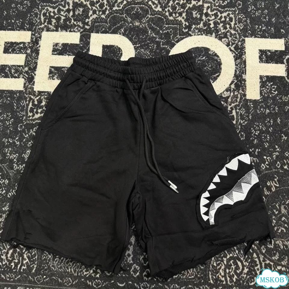 Шорты sprayground серые/черные на руках bape type фото 3