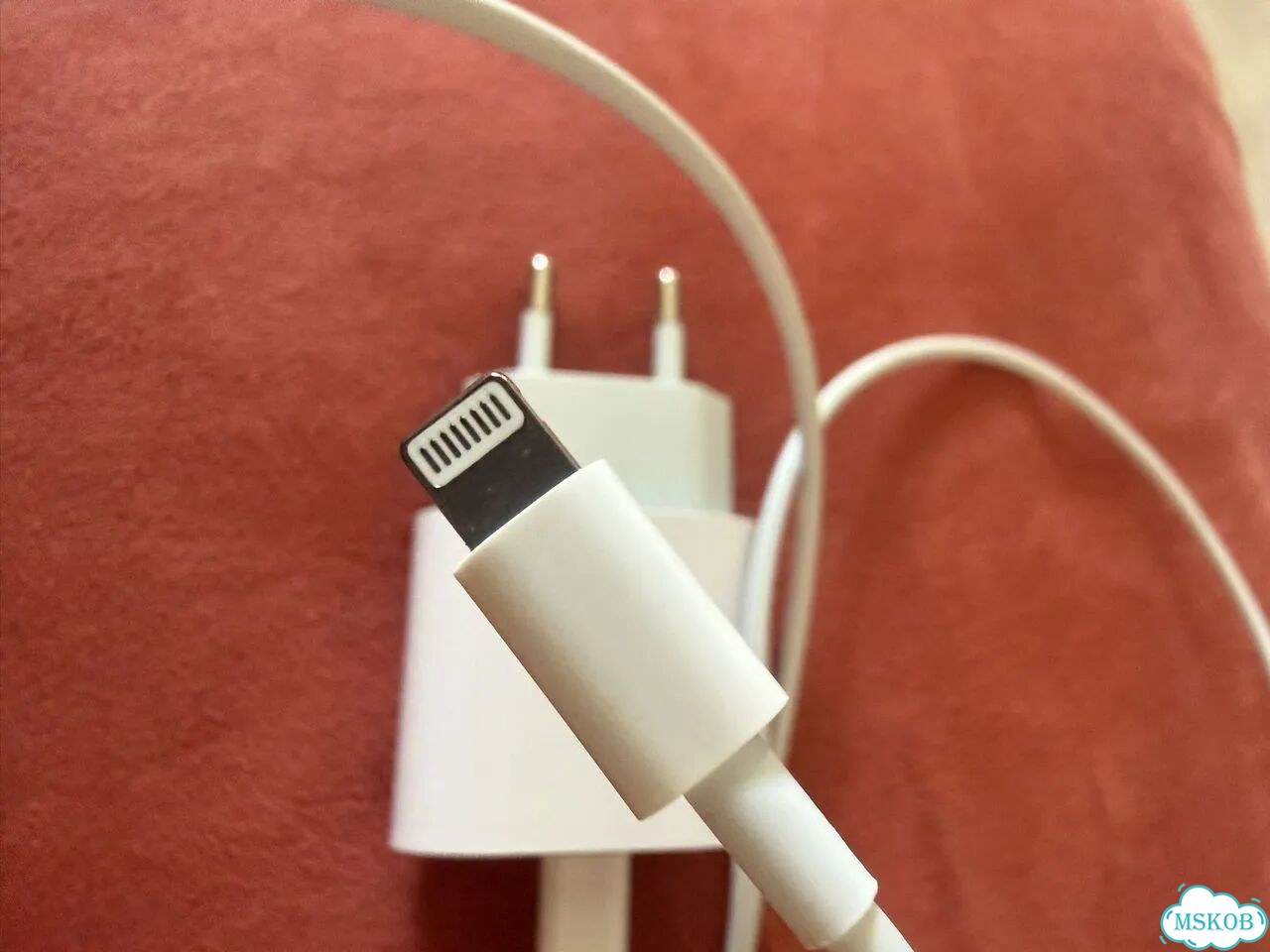 Зарядка на iPhone 20w оригинал фото 2