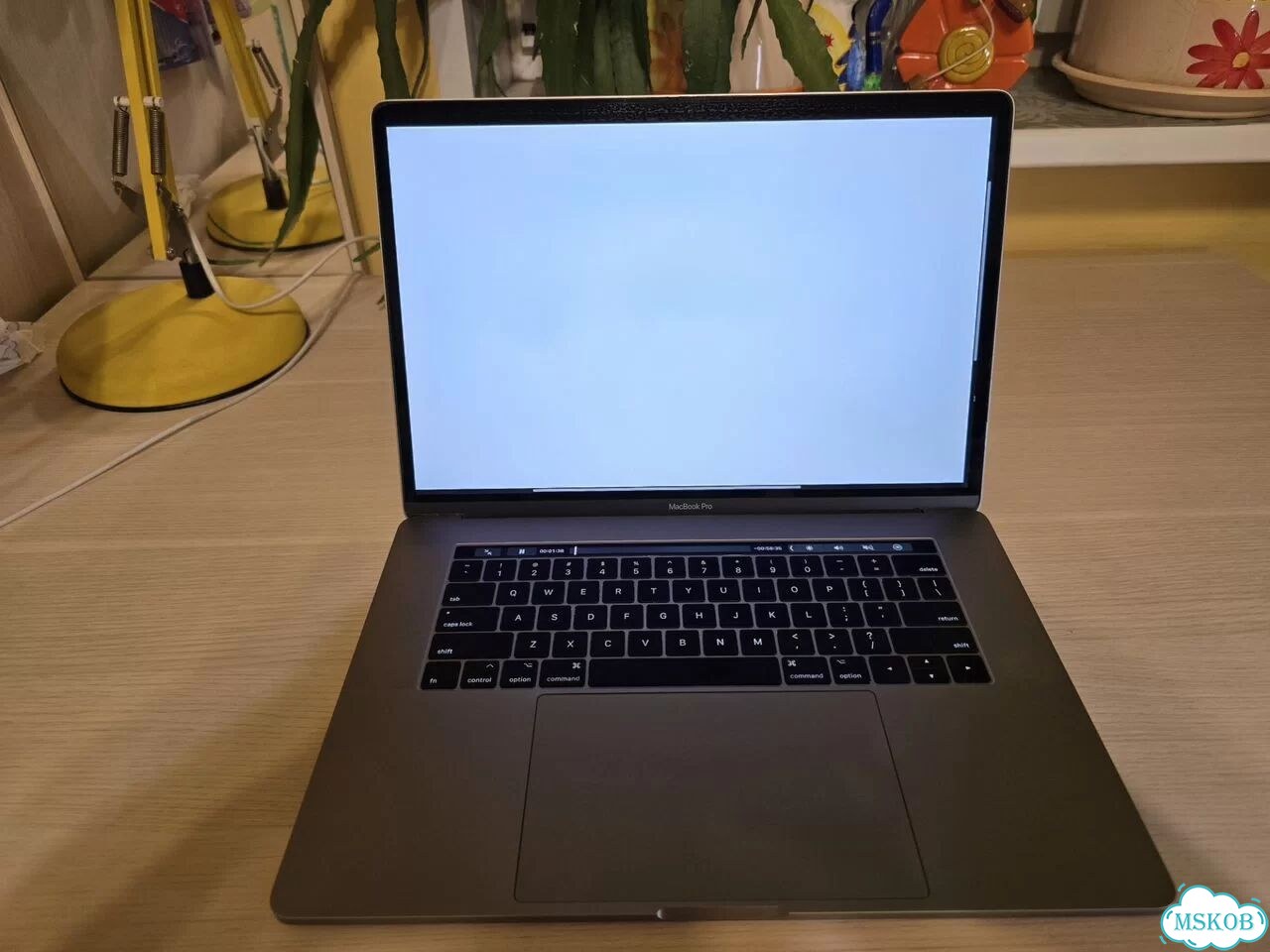 Macbook pro 15 2017 i7 16gb фото 2