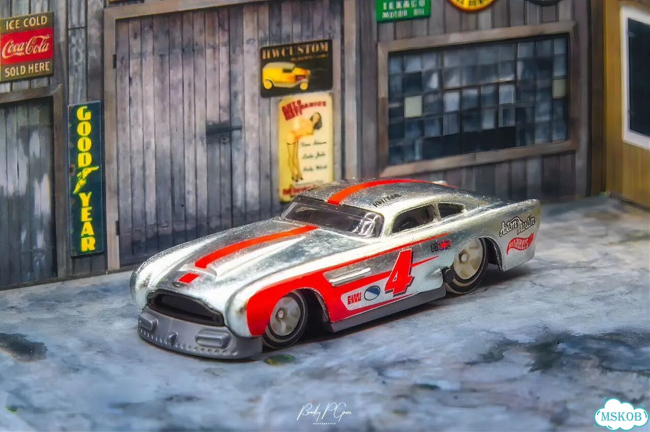 Hot Wheels Aston Martin DB4GT High-Speed Edition фото 10