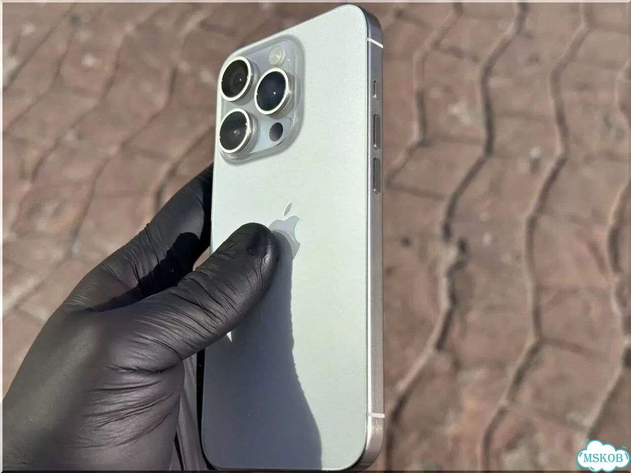 iPhone 15 Pro, 256 ГБ, SIM + eSIM фото 3