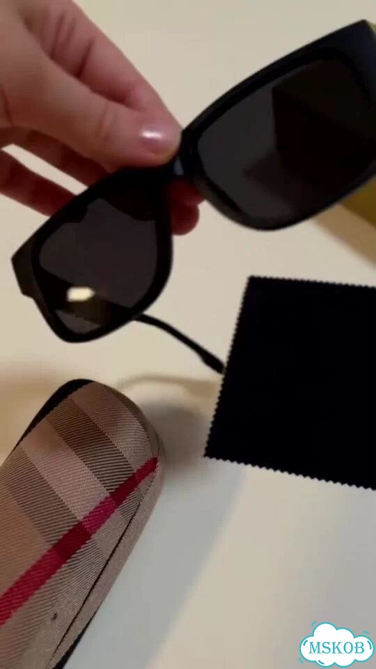 Новые солнцезащитные очки стиль Burberry фото 1