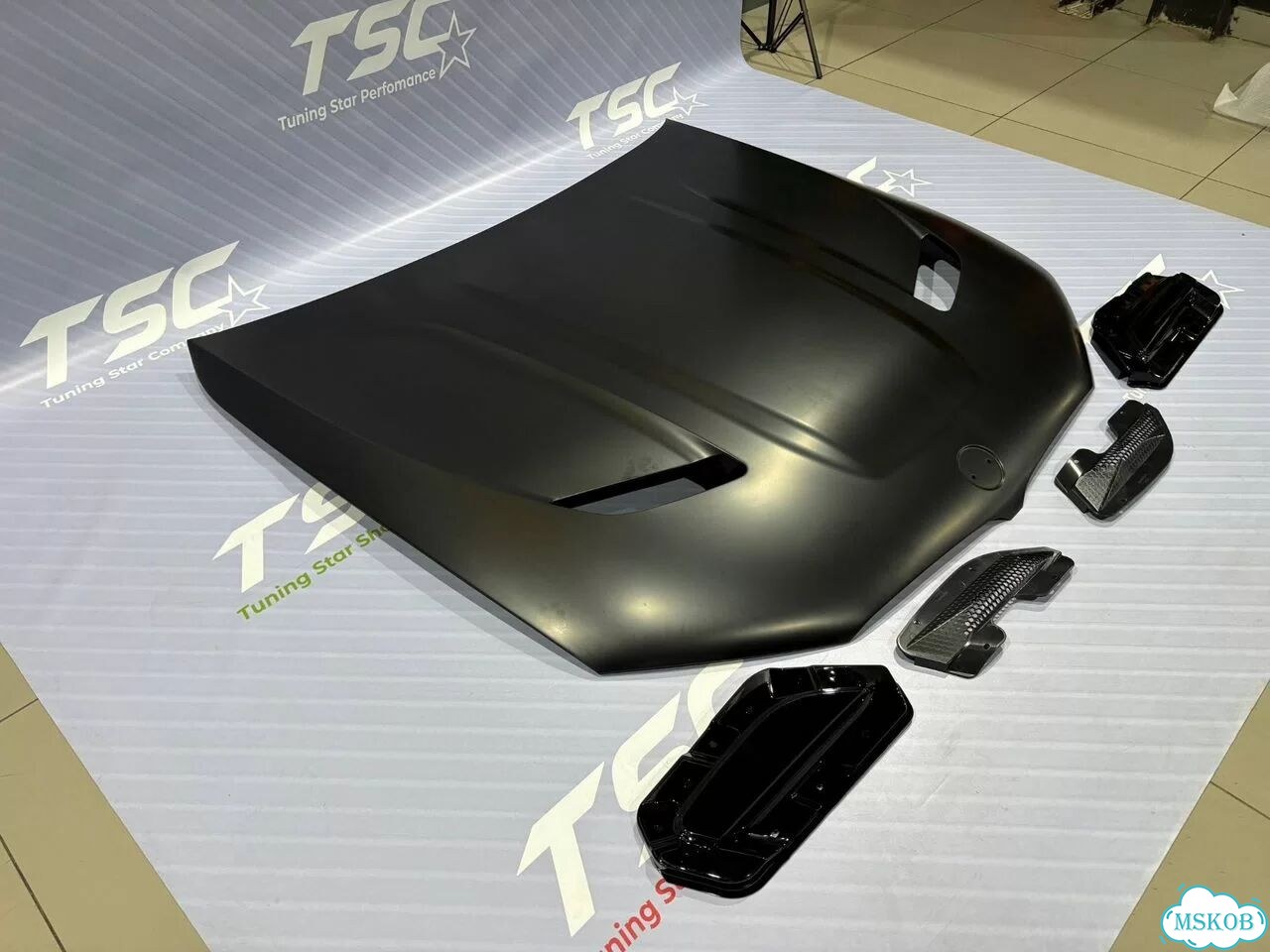 Капот BMW G30 G31 M5 F90 в стиле CS фото 3