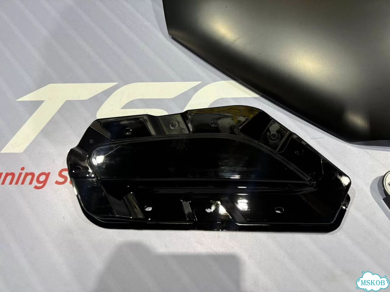 Капот BMW G30 G31 M5 F90 в стиле CS фото 6