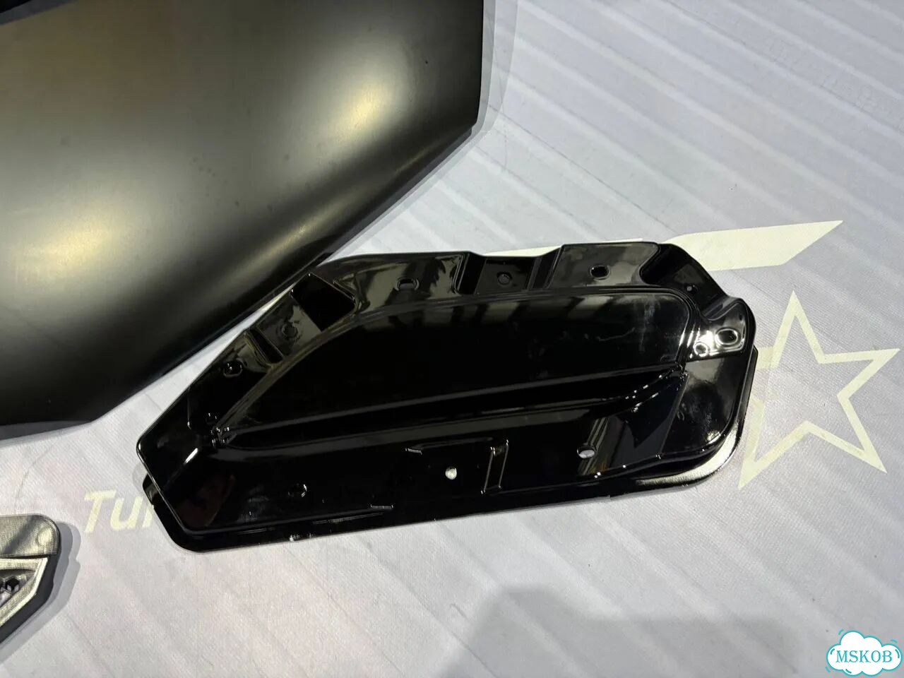 Капот BMW G30 G31 M5 F90 в стиле CS фото 7