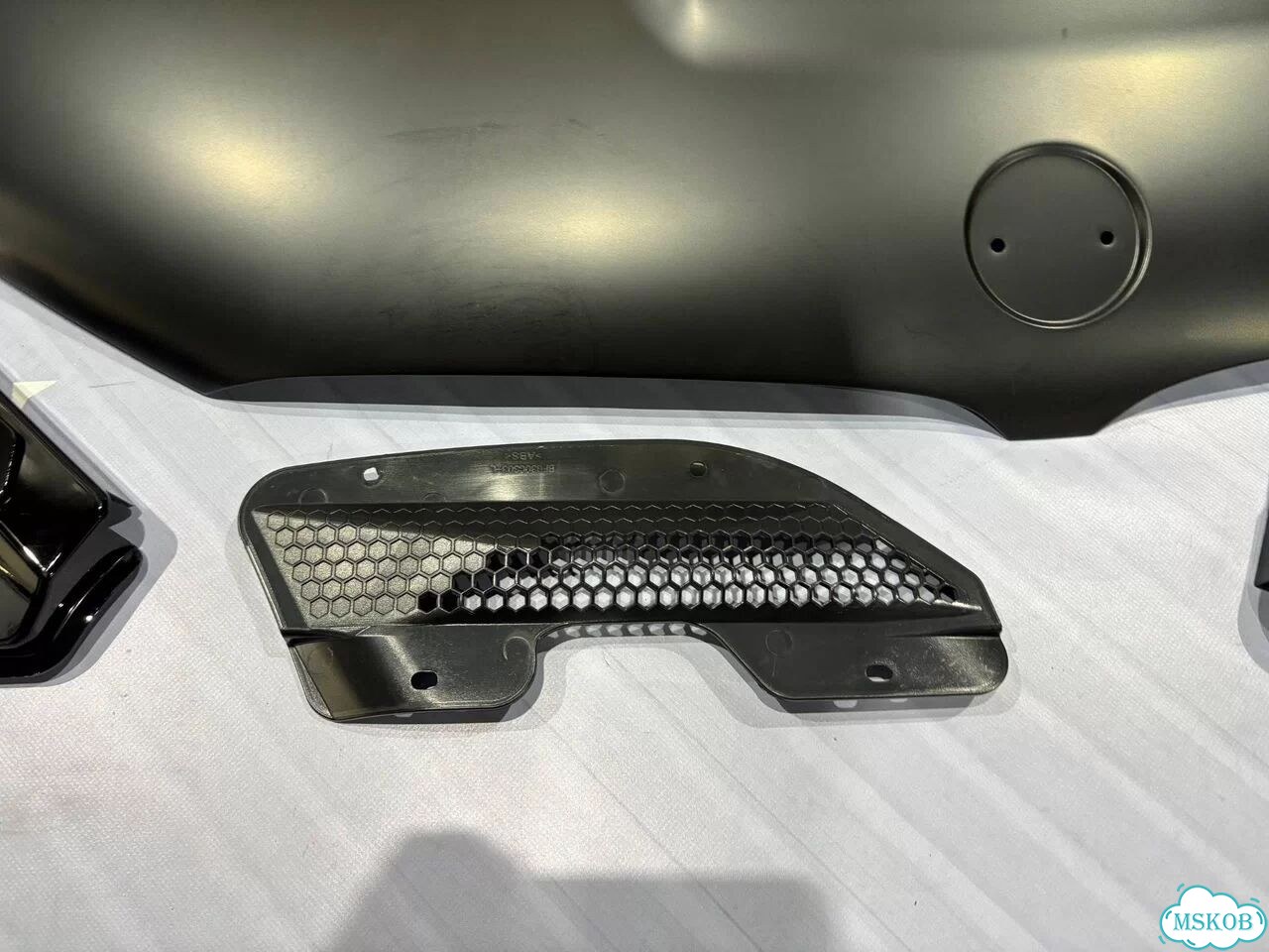 Капот BMW G30 G31 M5 F90 в стиле CS фото 9