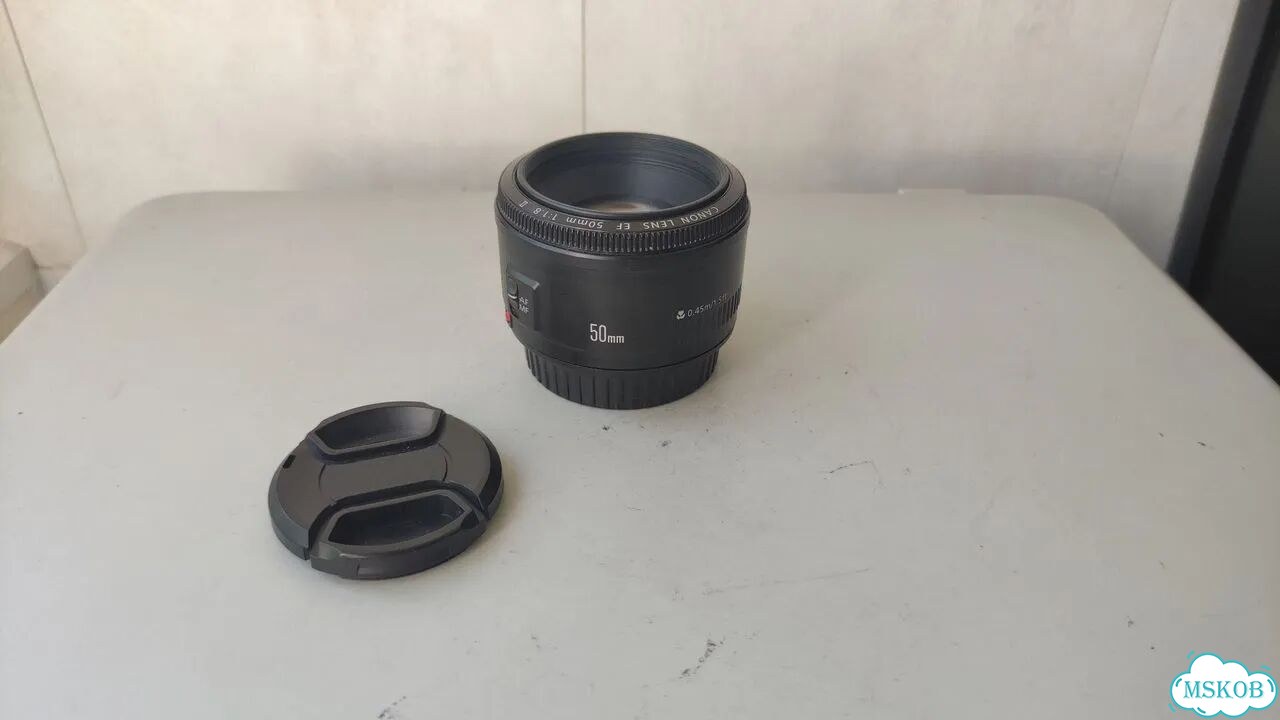 Canon EF 50mm f/1.8 II фото 1