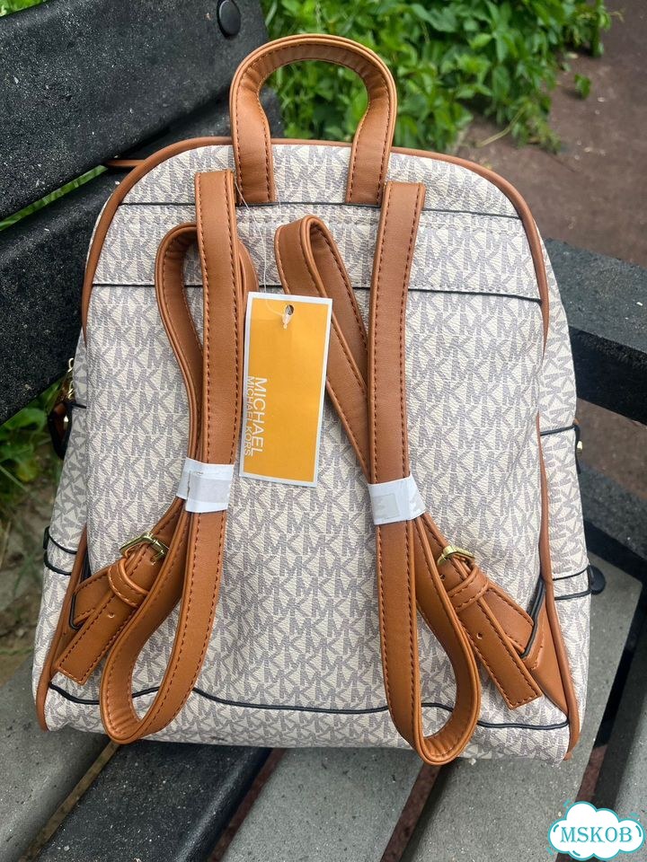 Michael kors рюкзак бежевый фото 5