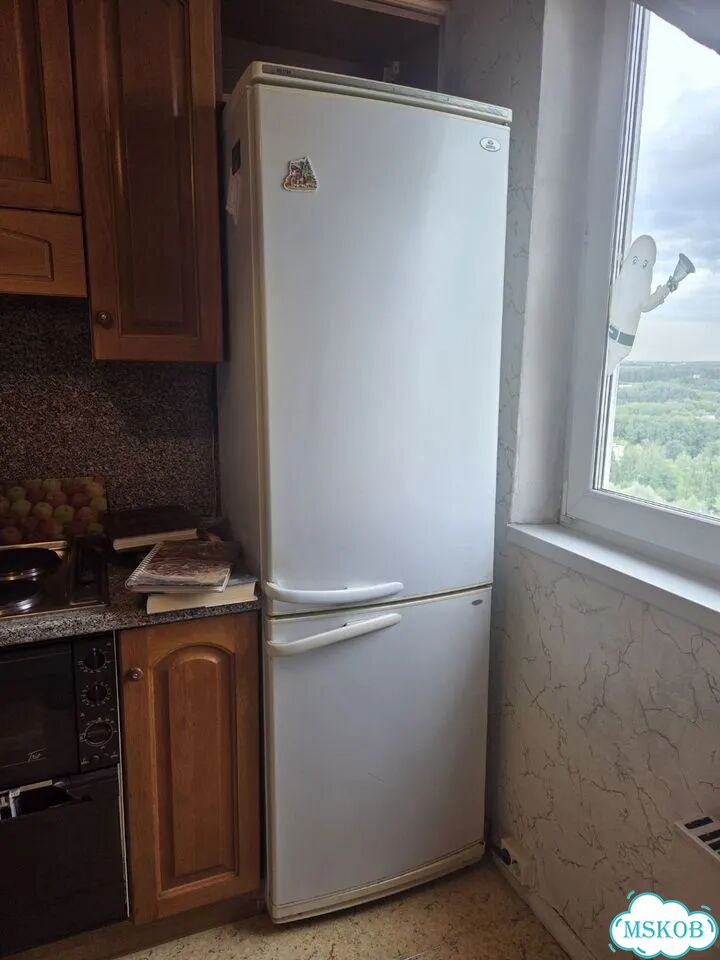 Холодильник бу фото 1