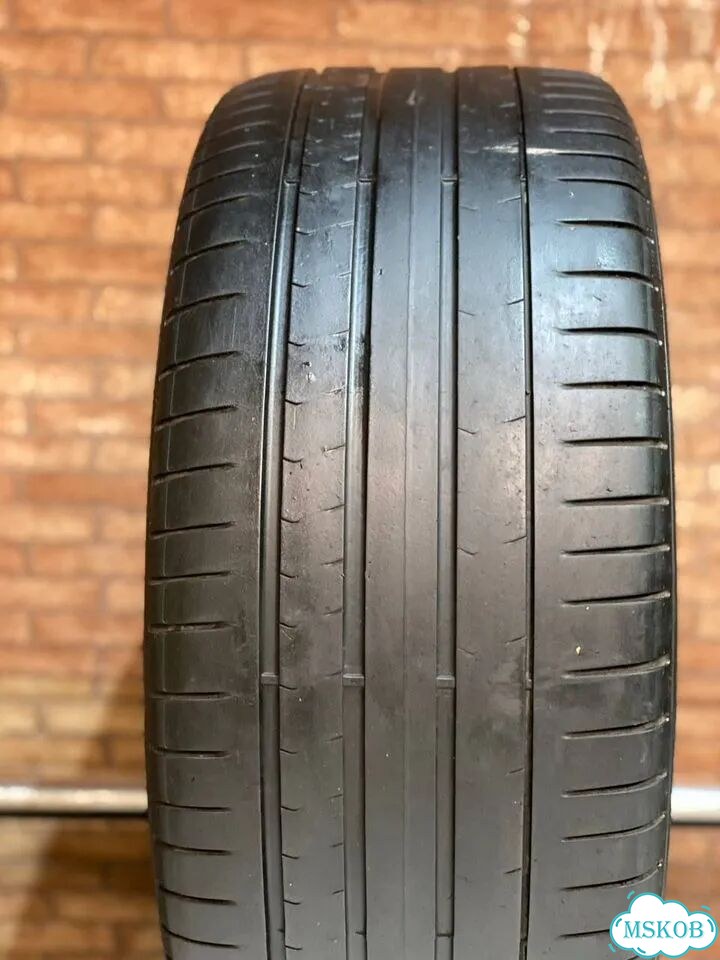 Pirelli P Zero PZ4 255/35 R19 фото 1