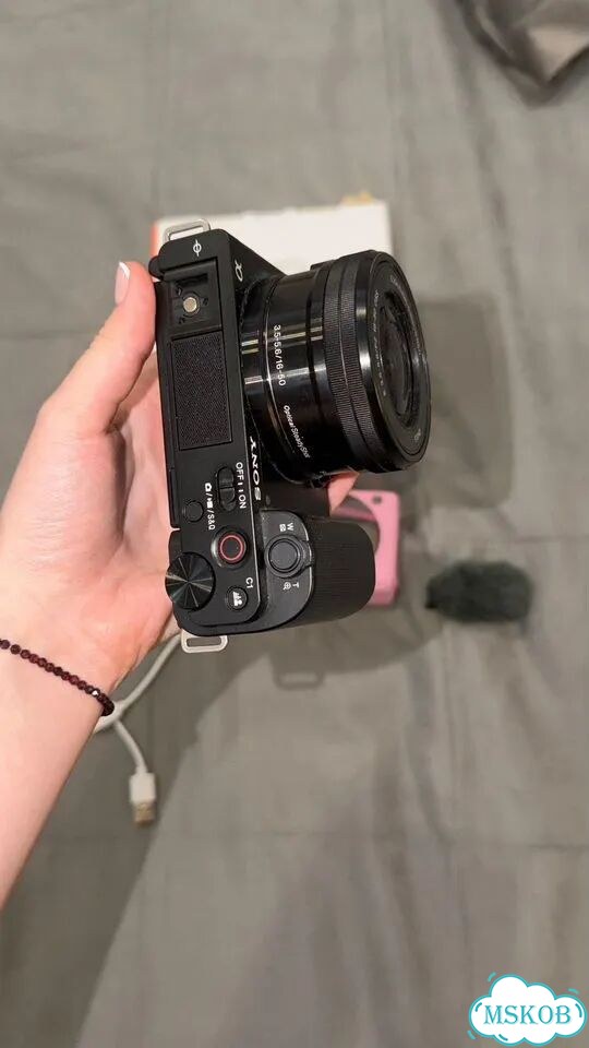 Sony ZV-E10 - идеальна для блогов и съемки фото 4