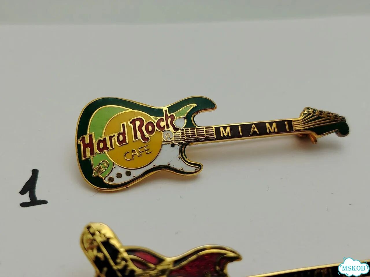 Значки hard rock cafe (5 часть) фото 2