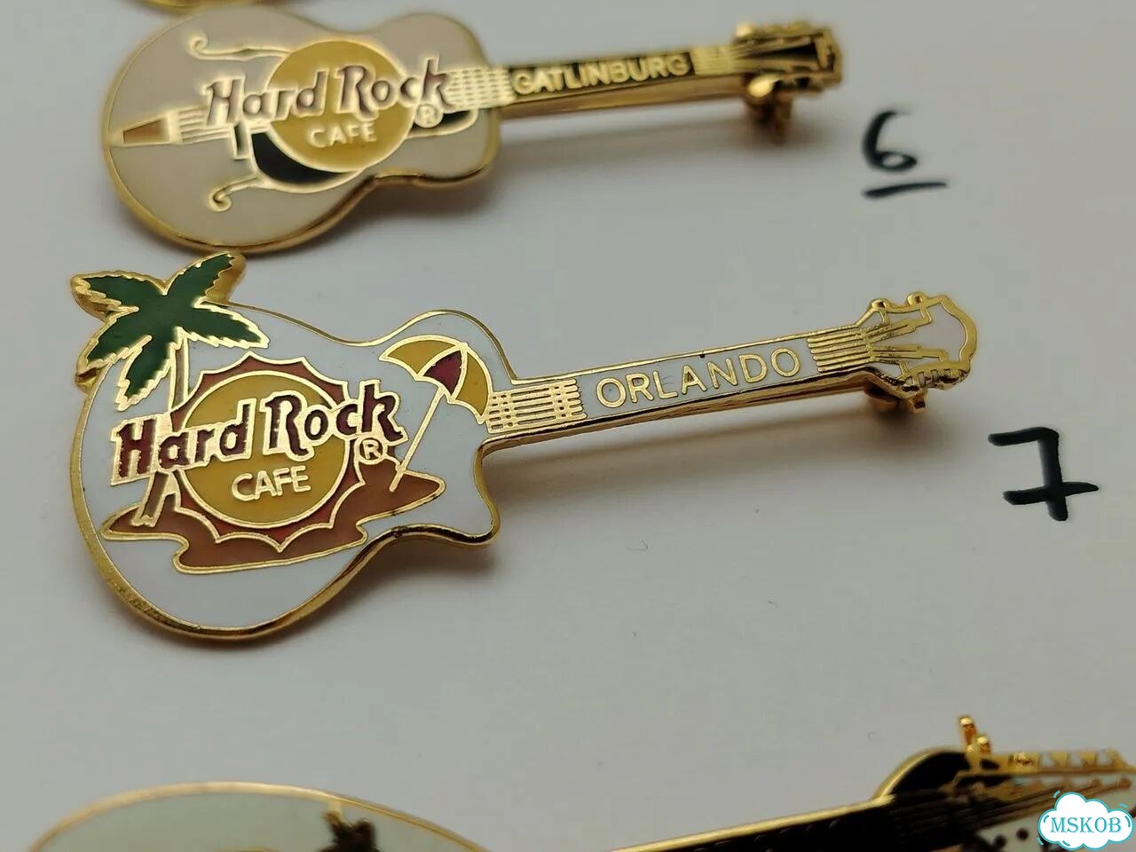 Значки hard rock cafe (5 часть) фото 8
